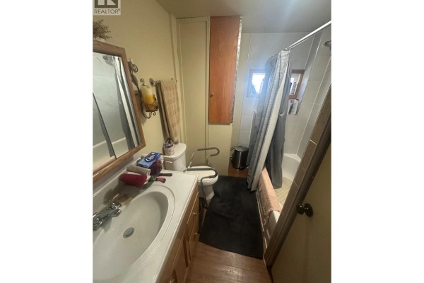 Kitchen - 5229 44 Street Se, Chetwynd, BC V0C1J0 Photo 5