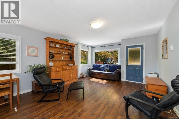 Dining room - 5229 Jersey Rd, Saanich, BC V8Y2H2 Photo 3