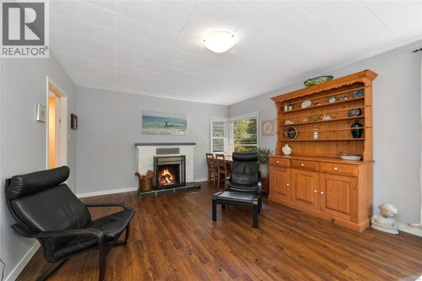 Primary Bedroom - 5229 Jersey Rd, Saanich, BC V8Y2H2 Photo 5
