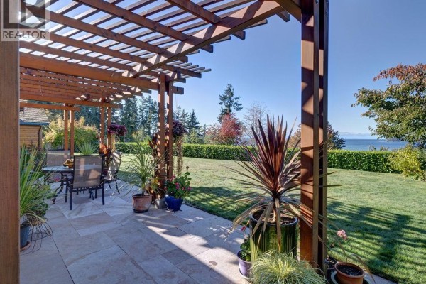 5229 Yacht Road, Sechelt, BC V7Z0C1 Photo 2