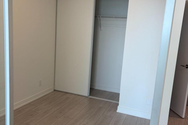 Kitchen - 523 - 1381 Lakeshore Road E, Mississauga, ON L5E1G6 Photo 4