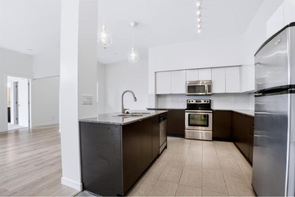 523 13733 107a Avenue, Surrey, BC V3T0B7 Photo 3