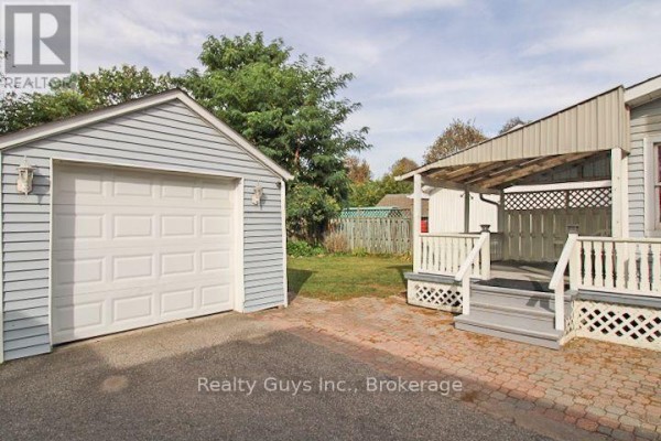 523 Armour Road, Peterborough, ON K9H1Y8 Photo 2