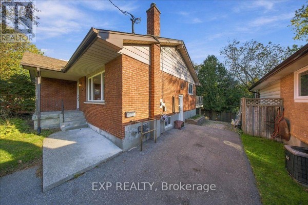 Kitchen - 523 Brentwood Avenue, Oshawa, ON L1G2S9 Photo 3