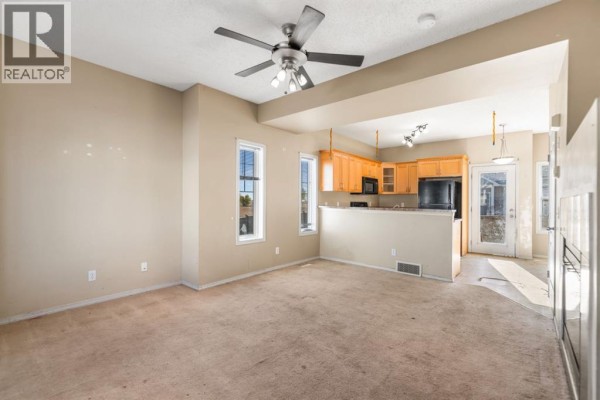 Family room - 523 Strathaven Mews, Strathmore, AB T1P1P5 Photo 3