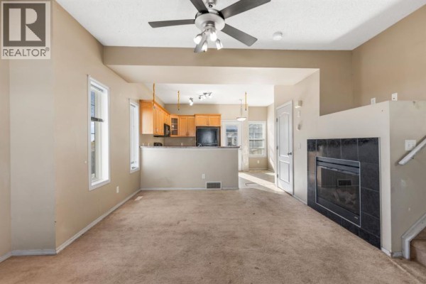 Kitchen - 523 Strathaven Mews, Strathmore, AB T1P1P5 Photo 4