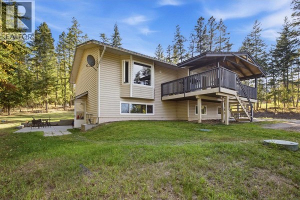 Living room - 523 Tamarack Road, Williams Lake, BC V2G4J2 Photo 3