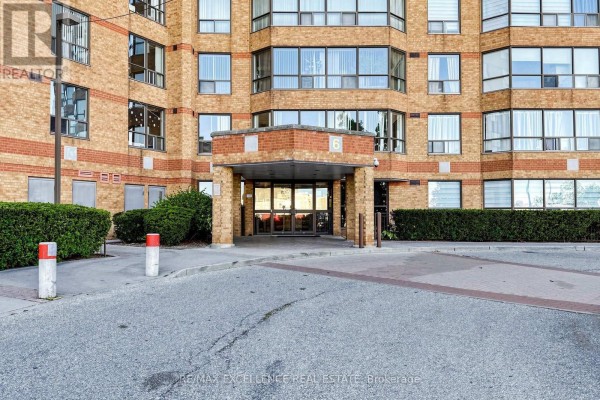 Living room - 524 - 6 Humberline Drive, Toronto, ON M9W6X8 Photo 3