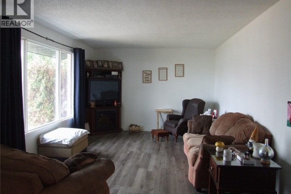 Office - 524 1st Street W, Leader, SK S0N1H0 Photo 5