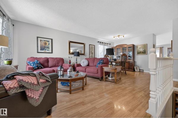 Kitchen - 524 Rainbow Cr, Sherwood Park, AB T8A5M8 Photo 3