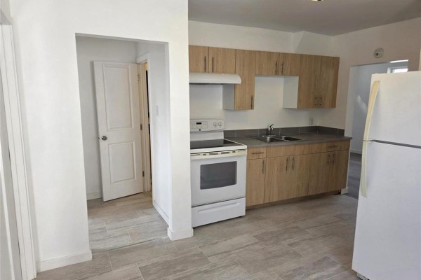 Eat in kitchen - 524 Windsor Avenue, Winnipeg, MB R2L1B3 Photo 2