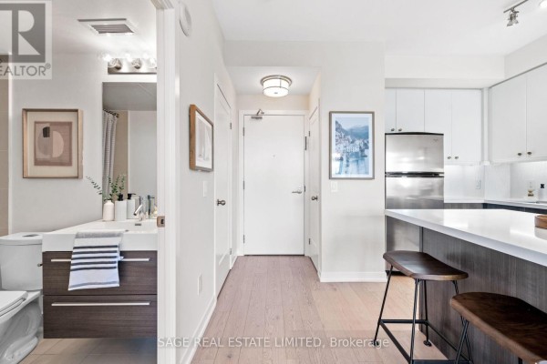525 - 8 Fieldway Road, Toronto, ON, photo 3