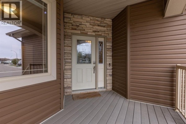 Foyer - 525 Edinburgh Road W, Lethbridge, AB T1J5A8 Photo 5