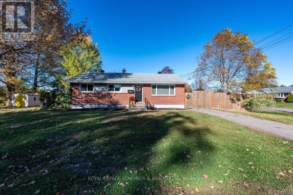 525 Irving Street, Pembroke