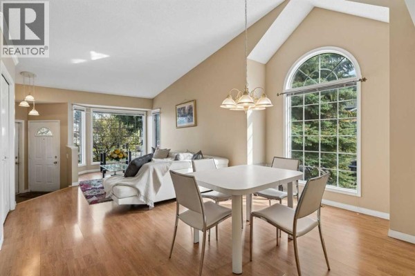 Living room - 525 Shawinigan Drive Sw, Calgary, AB T2Y3A3 Photo 3