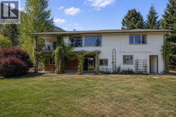 Kitchen - 5255 Schneider Place, Tappen, BC V0E2X3 Photo 5
