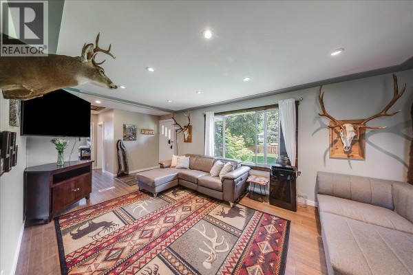 Full bathroom - 526 12th Avenue, Genelle, BC V0G1G0 Photo 4