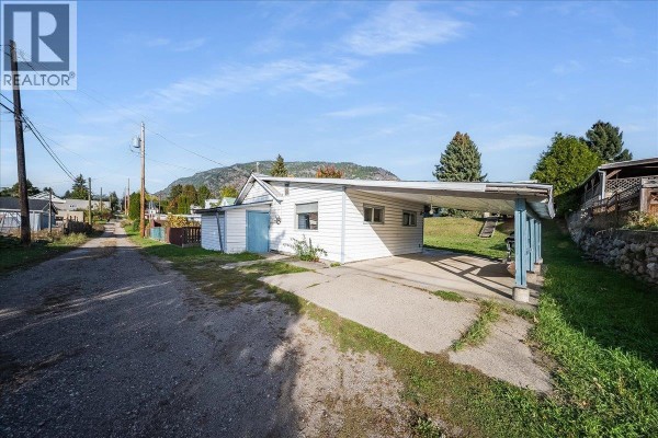 Primary Bedroom - 526 8th Avenue, Castlegar, BC V1N1N6 Photo 3