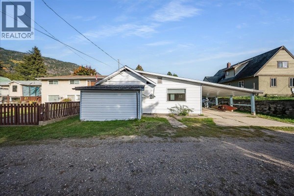 Kitchen - 526 8th Avenue, Castlegar, BC V1N1N6 Photo 4