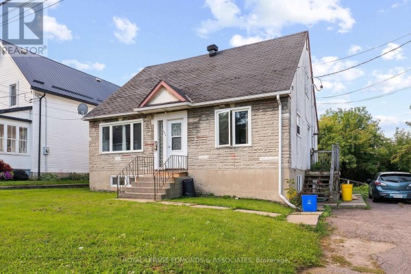 526 Mackay Street, Pembroke, ON K8A1E6 Photo 3