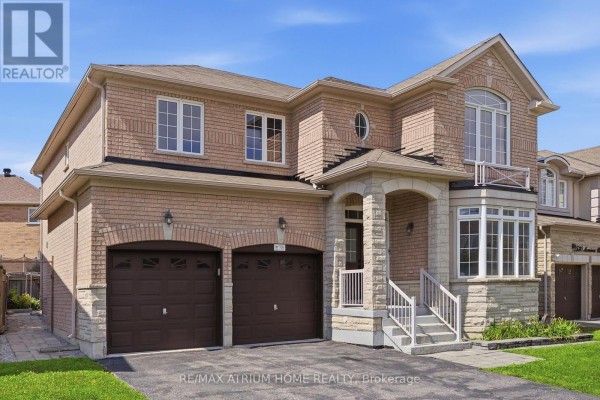 Kitchen - 526 Mavrinac Boulevard, Aurora, ON L4G0H7 Photo 4