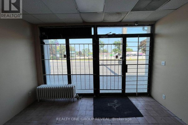 526 Simcoe Street S, Oshawa, ON L1H4J8 Photo 2