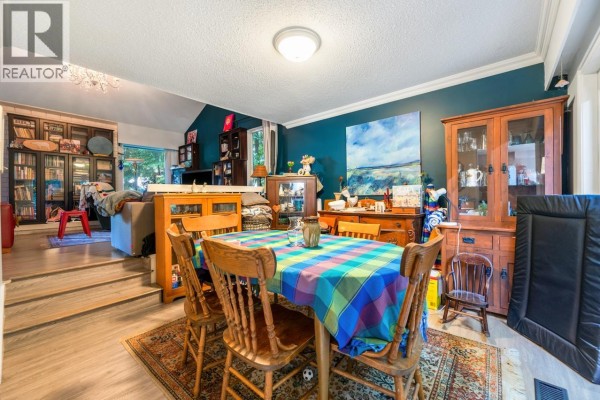 5261 Cliffridge Avenue, North Vancouver, BC V7R3V2 Photo 5