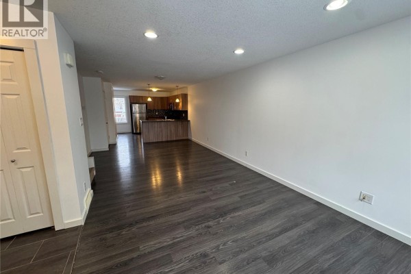 527 Alexandra Street, Weyburn, SK, photo 3