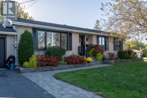 Kitchen - 527 Blossom Park Drive, Cornwall, ON K6H5N1 Photo 3