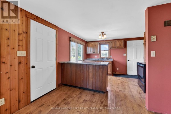 Bedroom 2 - 527 Empire Road, Port Colborne, ON L0S1R0 Photo 4