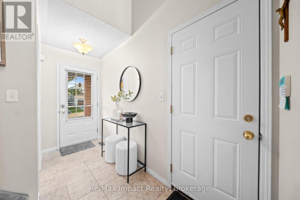 Primary Bedroom - 527 Falconridge Drive, Oshawa, ON L1K0C1 Photo 3