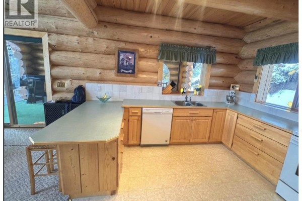 Loft - 5278 Kallum Drive, 108 Mile Ranch, BC V0K2Z0 Photo 4