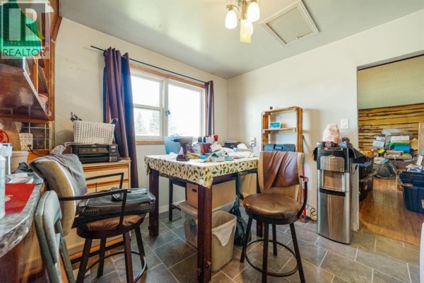 Kitchen - 528 7 Street W, Cardston, AB T0K0K0 Photo 5