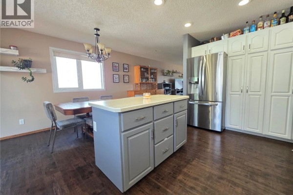 Living room - 528 Annable Street, Herbert, SK S0H2A0 Photo 4