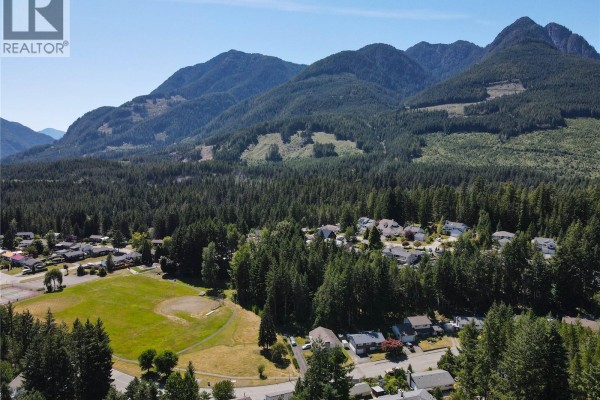 528 Eagle Cres, Gold River, BC V0P1G0 Photo 3