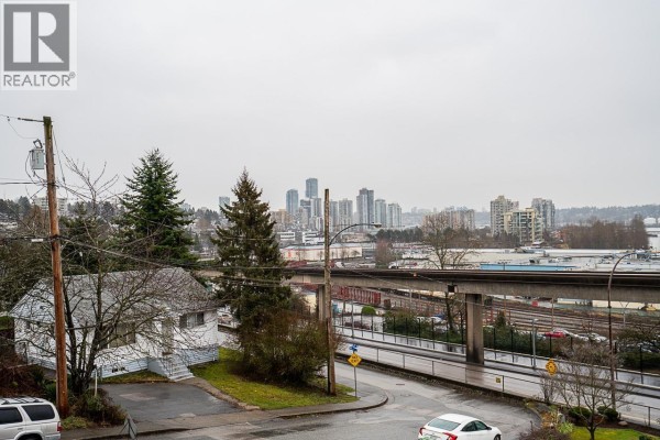 528 Sixteen Street, New Westminster, BC V3M4R3 Photo 4