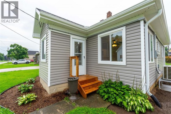 528 St Clair Street, Warwick Watford, ON, photo 3