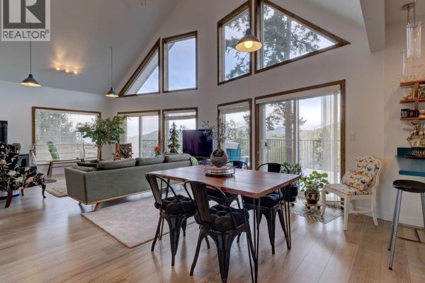 5280 Cecil Hill Road, Madeira Park, BC V0N2H1 Photo 4