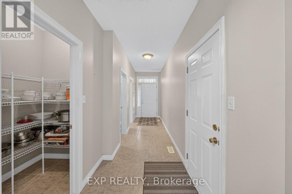 Pantry - 5281 Picketts Way, Burlington, ON L7L7J6 Photo 4