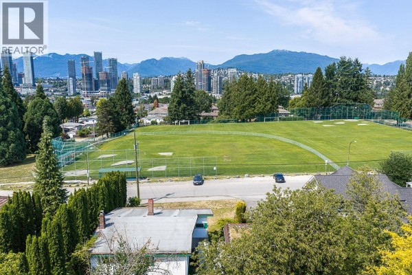5288 Hardwick Street, Burnaby, BC V5G1P9 Photo 2