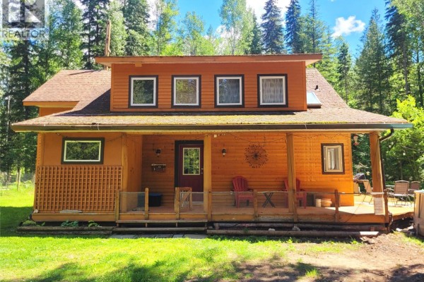Living room - 5289 Clearwater Valley Road, Clearwater, BC V0E1N1 Photo 4