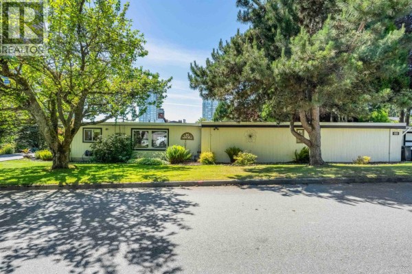 529 Appian Way, Coquitlam, BC, photo 2