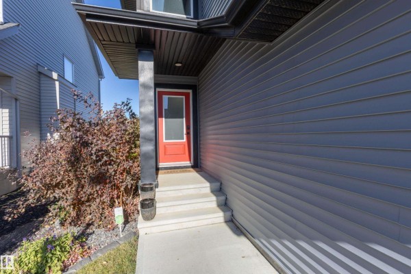 Kitchen - 529 Eagleson Wd Nw, Edmonton, AB T6M0Y5 Photo 3