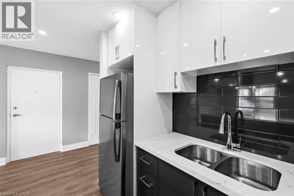 Kitchen - 529 Elm Street Unit# 1, Port Colborne, ON L3K5W6 Photo 4
