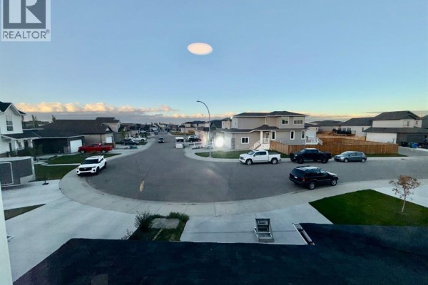 Primary Bedroom - 529 Riverhills Way W, Lethbridge, AB T1K8H7 Photo 4