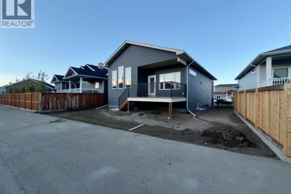 Bedroom - 529 Riverhills Way W, Lethbridge, AB T1K8H7 Photo 5