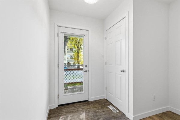 Mud room - 529 Walker Avenue, Winnipeg, MB R3L1C2 Photo 4