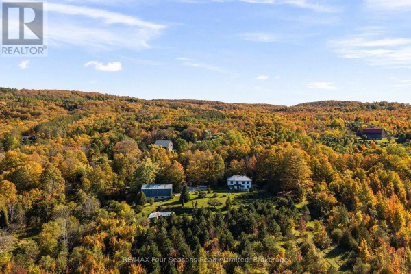 Great room - 529685 Pretty River Rd. Townline N, Blue Mountains, ON N0H2P0 Photo 4