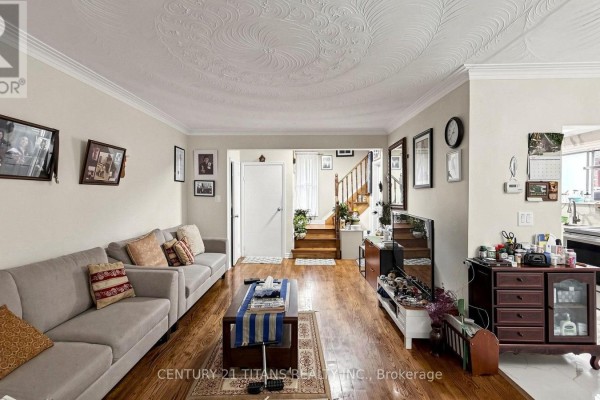 529a Birchmount Road, Toronto, ON, photo 3