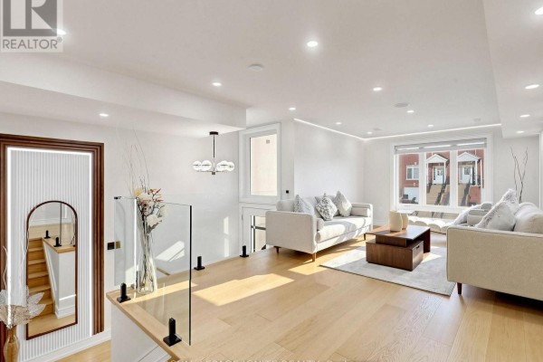 Kitchen - 52a Robinson Avenue, Toronto, ON M1L3T1 Photo 4